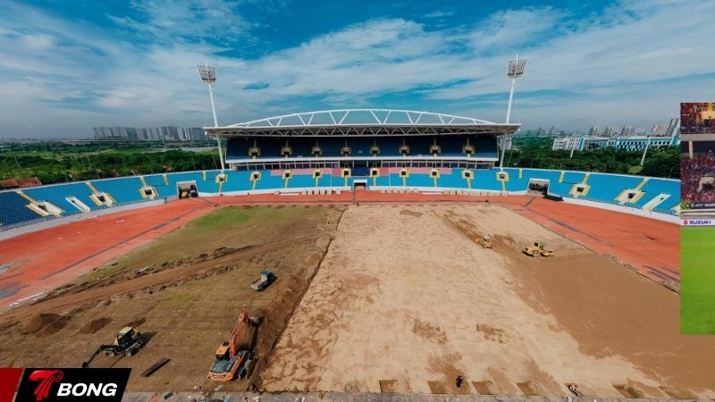 Hệ thống lõi dưới mặt sân đang được làm lại